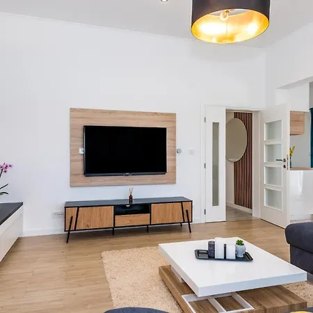 بيت للعطل 5 Bedroomamazing In *